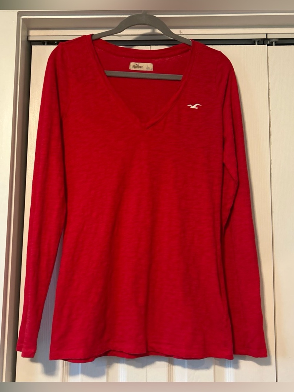 Hollister Men’s Red V-Neck Long Sleeve Tee